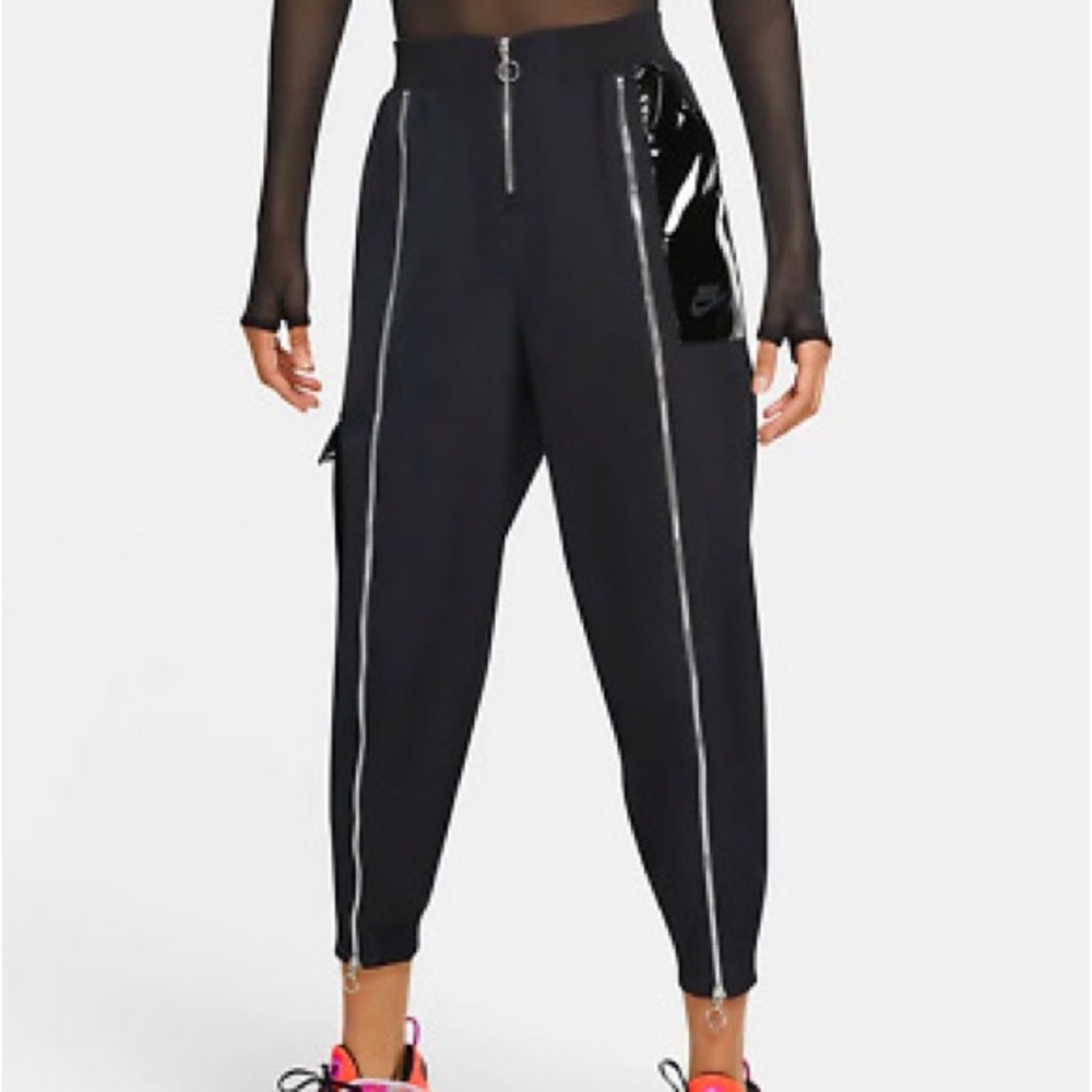 Nike Sportswear Women’s Icon Clash Woven Pants